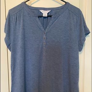 Liz Claiborne XL top V neck with button detail.